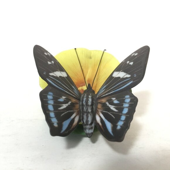 Franklin Mint Butterflies of the World Mangrove Skipper on a Water Poppy - Picture 1 of 7